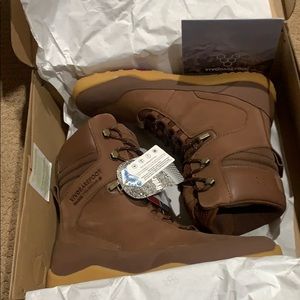 Nwt and in box Vivo barefoot tracker fg womens